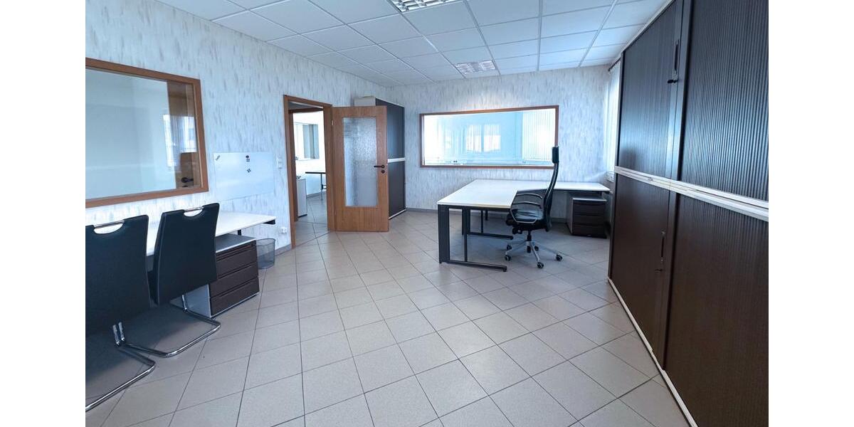 Gewerbefläche ca. 110 m² in Hanau-Lamboy (Möhnestraße) + 13 Stell zimmer