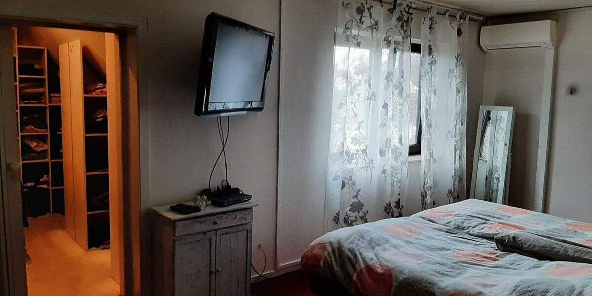 Einfamilienhaus Raunheim - 8 Zimmer, 270 m&sup2;, 670.000&euro; | Angebot:25751160