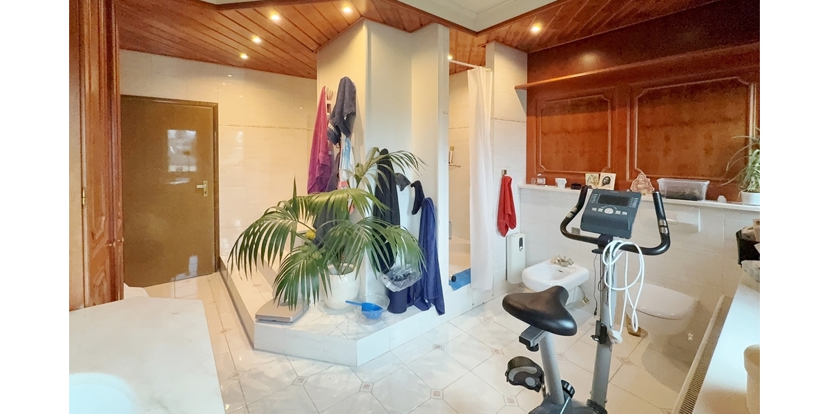 Frankfurt-Dornbusch: Schöne 4,5 Zimmerwohnung mit Balkon in beliebter Wohnlage! - Etagenwohnung Frankfurt am Main Mitte-Nord | Angebot:24257618