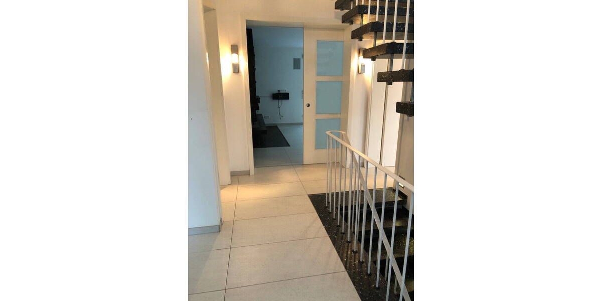 Einfamilienhaus Dreieich Buchschlag - 9 Zimmer, 300 m&sup2;, 4.390&euro; | Angebot:26712738