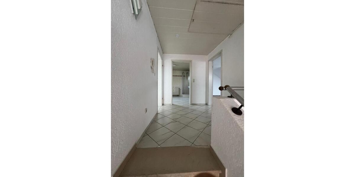 Etagenwohnung Friedberg (Hessen) - 4 Zimmer, 120 m&sup2;, 1.250&euro; | Angebot:26413332