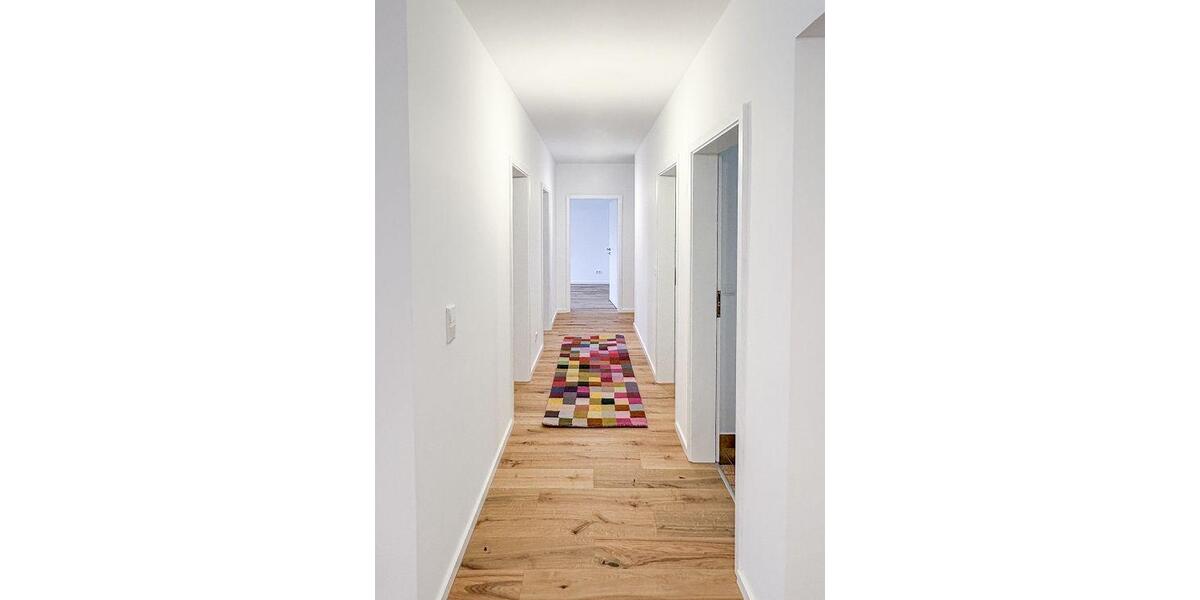 Dachgeschoßwohnung Friedrichsdorf - 5 Zimmer, 180 m&sup2;, 2.430&euro; | Angebot:24395407