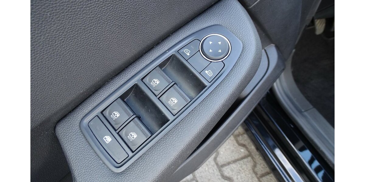 Renault Clio 1,0l Evolution Navi Rückfahrkamera, Einparkhi 31.015 km 12.790 &euro; Rodgau 63110