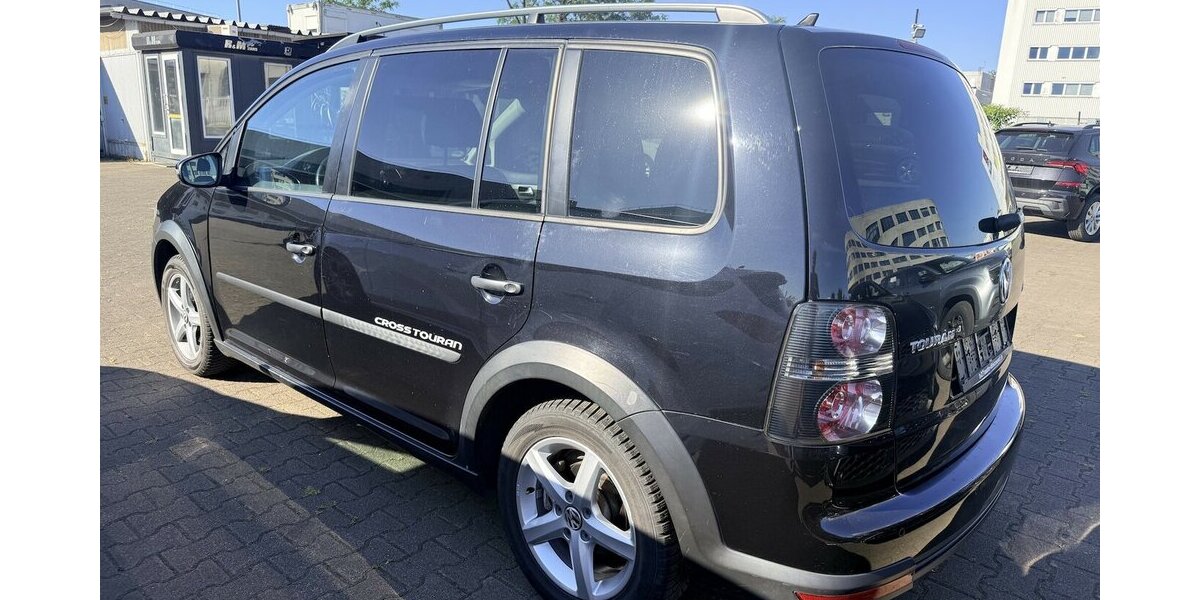 VW Touran Cross 2.0 TDI /7Sitze/Technisch Top 273.010 km 3.999 &euro; Frankfurt 60386