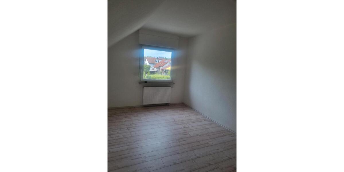 Dachgeschoßwohnung Erzhausen - 3 Zimmer, 68 m&sup2;, 930&euro; | Angebot:26413022