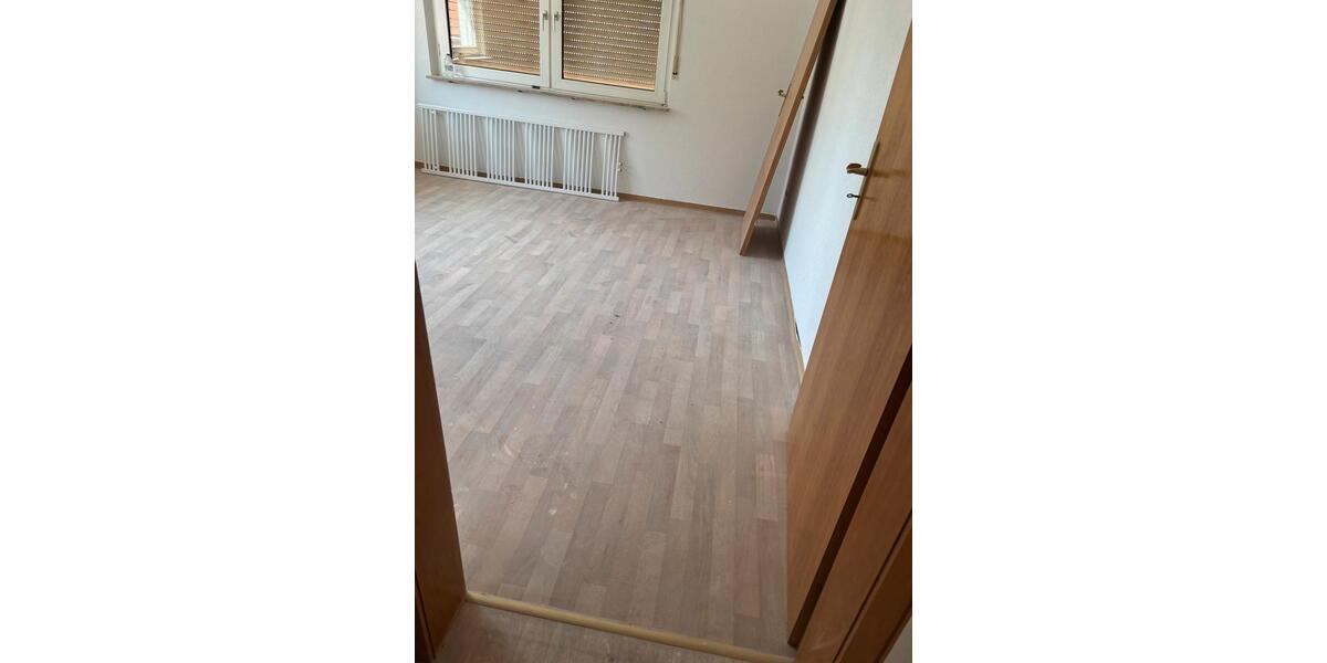 Etagenwohnung Roßdorf - 5 Zimmer, 105 m&sup2;, 1.350&euro; | Angebot:26164196