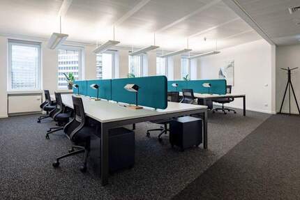 Flex Desk im Open Space mit Skylineview zimmer