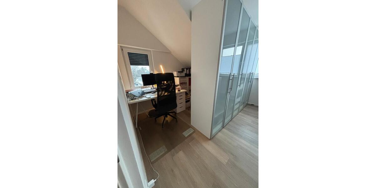 Dachgeschoßwohnung Oberursel (Taunus) - 2.5 Zimmer, 70 m&sup2;, 1.500&euro; | Angebot:25718520