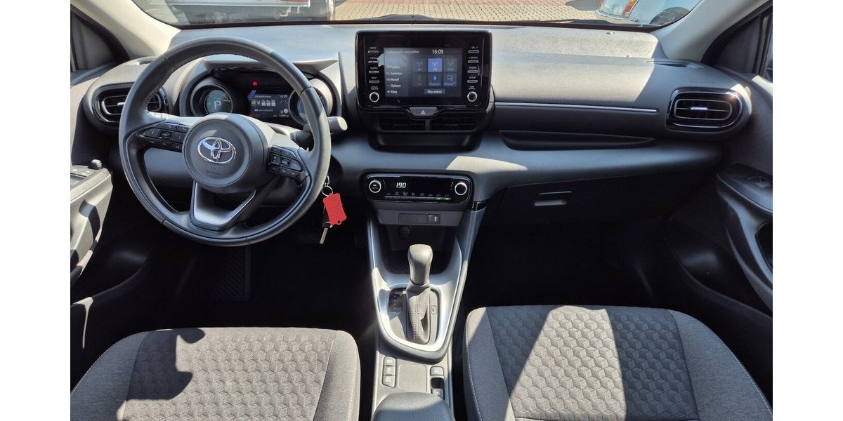 Toyota Yaris Hybrid Team D, Navi,Kamera, SmartDevice, Kli 73.500 km 16.890 &euro; Rodgau 63110