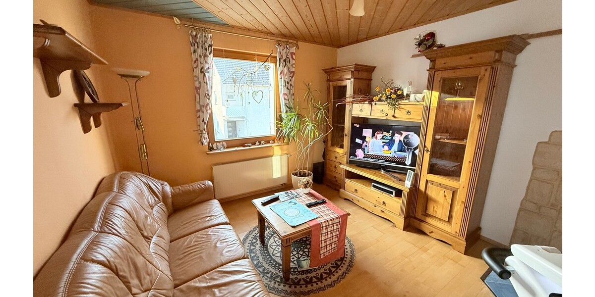 Flörsheim: Sie suchen das besondere Wohnflair? Ein toller Familienwohnsitz mit ELW - Doppelhaushälfte Flörsheim | Angebot:25568492