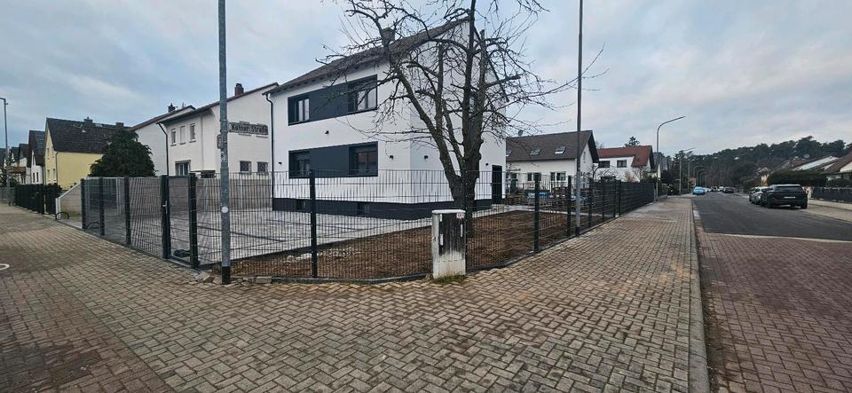 2½ Zimmer Souterrainwohnung Frisch kernsaniert Parkplatz Garten 2.5 zimmer