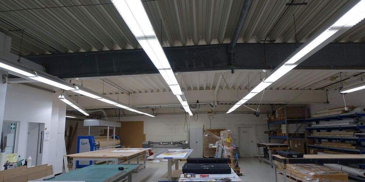 Grundstück (3.383 m²) mit Produktionshalle (900 m²) und Bürogebäude (590 m²) zimmer