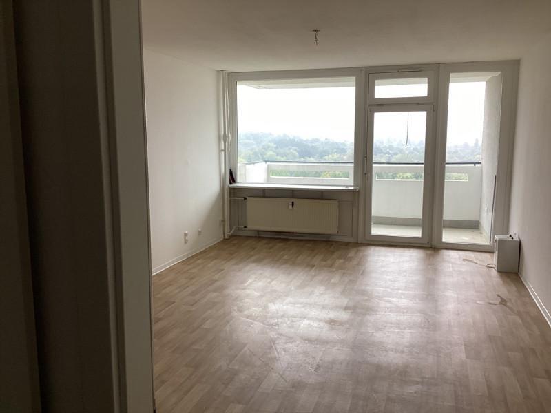 Weitblick: Helle 3 Zimmerwohnung mit Balkon zimmer