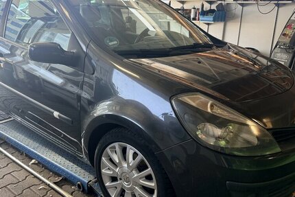 Renault Clio Exception-Startet nicht/Anlasser 205.000 km 499 &euro; Frankfurt 60386