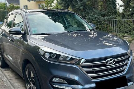 Hyundai TUCSON 99.000 km 16.500 € Frankfurt 60388