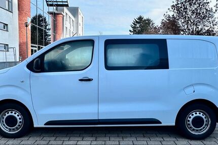 Opel Vivaro 24.000 km 22.100 &euro; Offenbach am Main 63071