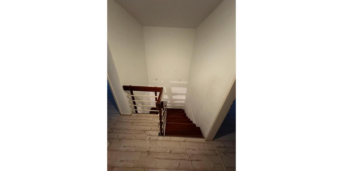 Reihen-Mittelhaus in ruhiger Wohnlage mit Südgarten und Carport 4 zimmer