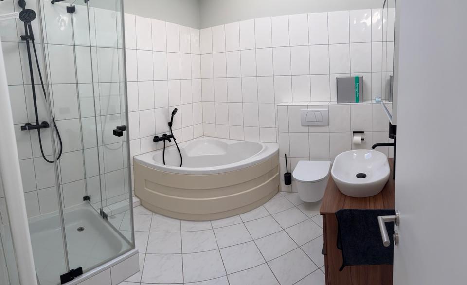 4-Zimmer Doppelhaushälfte mit EBK, Garage & Garten in HofheimTs. 4 zimmer