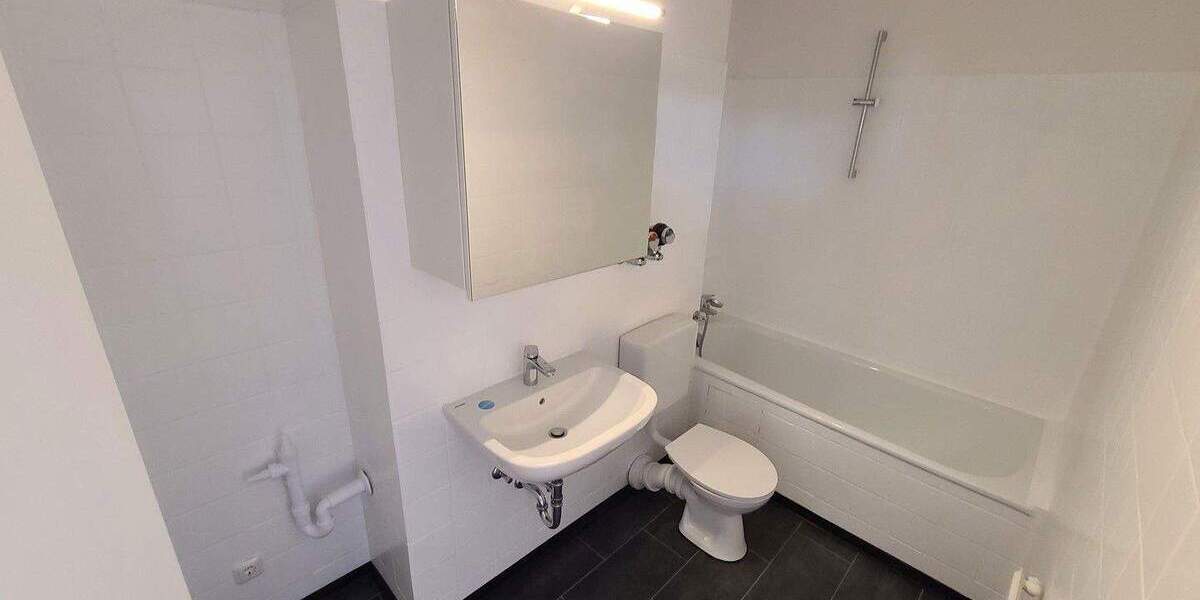 2,5-Zi.-Wohnung mit Einbauküche, Bad, Balkon und Tiefgaragenplatz (Darmstadt) 2 zimmer