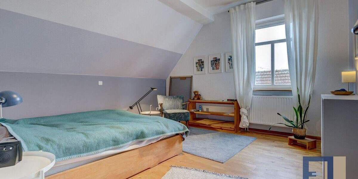 Einfamilienhaus Bischofsheim - 9 Zimmer, 215 m&sup2;, 529.950&euro; | Angebot:25691148