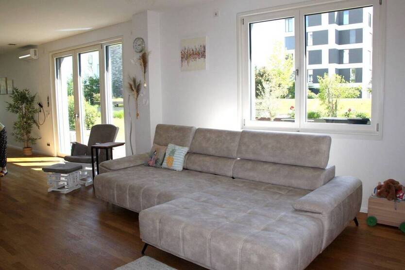Traumhafte Erdgeschoss Terrassen Wohnung mit seitlichem Rheinblick