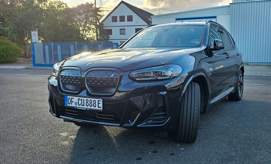 iX3