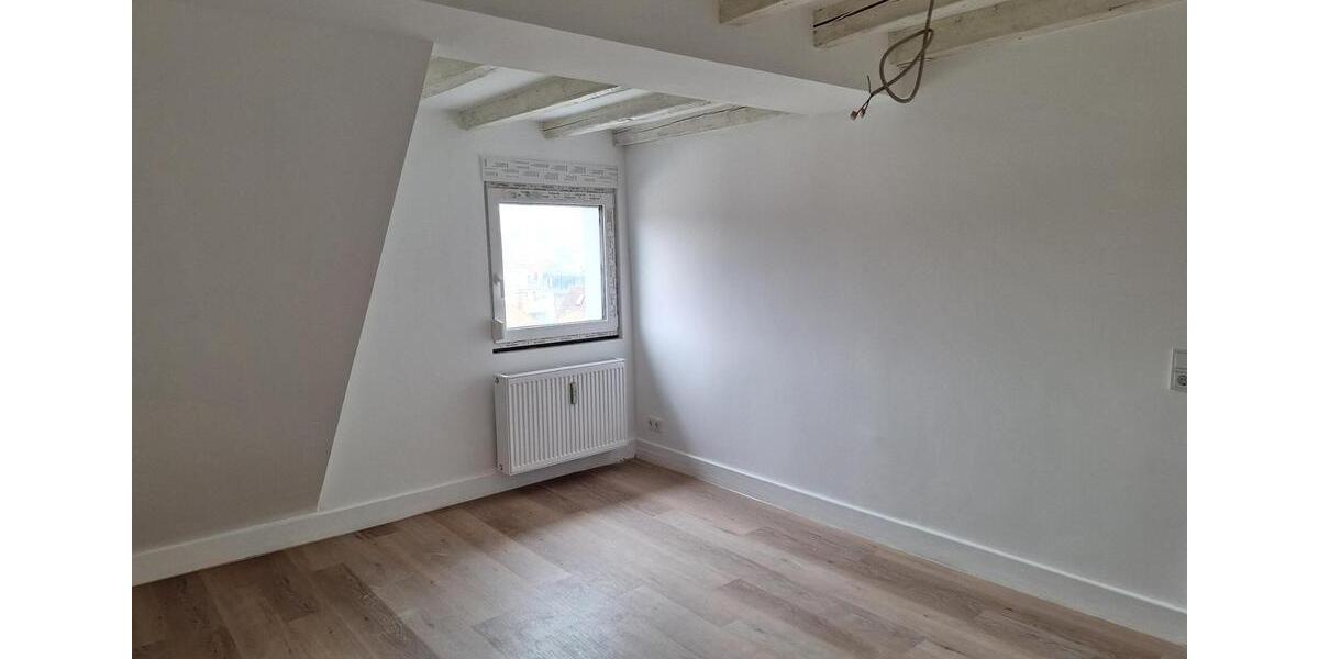 Dachgeschoßwohnung Hofheim am Taunus - 4 Zimmer, 98 m&sup2;, 1.420&euro; | Angebot:25752446