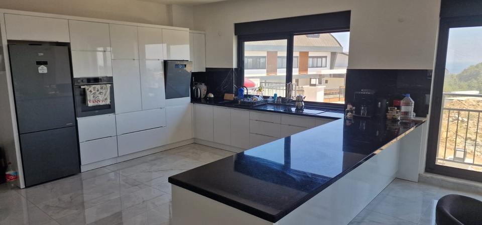 Villa 3 Stöckig 7 zimmer