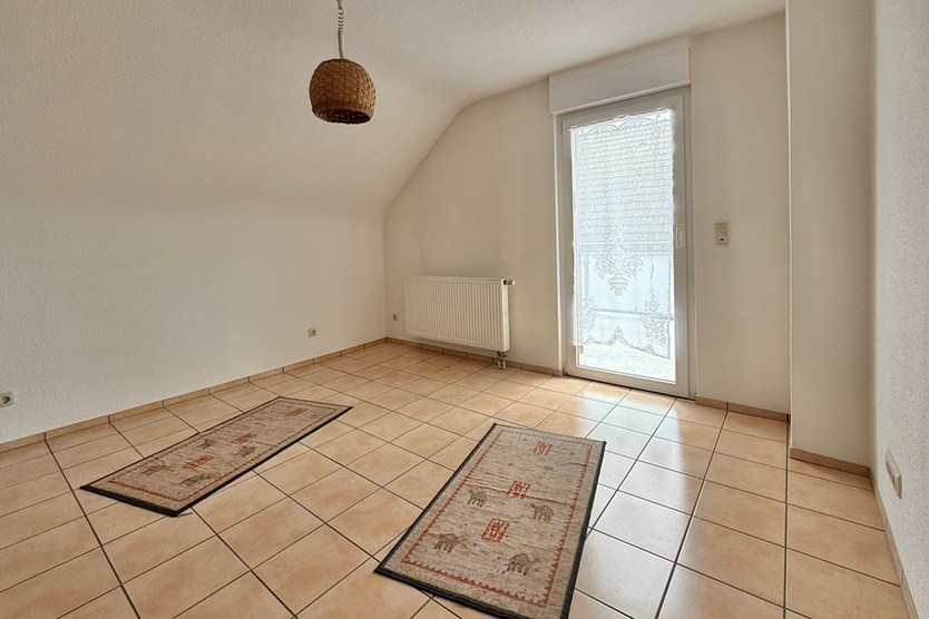 Ein- bis Zweifamilienhaus in Rodgau-Hainhausen – Zwei Wohneinheiten, gepflegter Garten & Nähe zur S-Bahn
