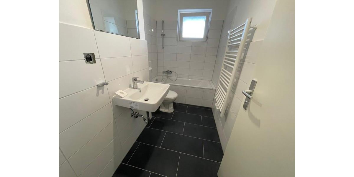 Frisch saniert: Großzügige 1-Zimmerwohnung mit Balkon 1 zimmer