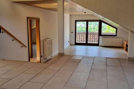 Wohnung Wiesbaden Bierstadt - 3 Zimmer, 86 m&sup2;, 930&euro; | Angebot:26828685
