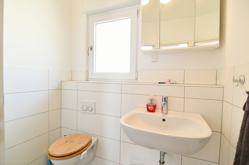 Moderne 4 Zi Maisonette mit 2 Schlafräumen mitten in Hornau