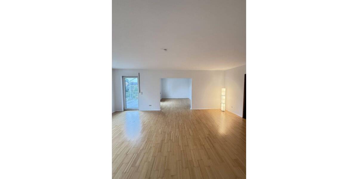 Helle 4-Zimmer-Eigentumswohnung mit Balkon, Einbauküche & Stellplatz in Frankfurt-Bergen-Enkheim 4 zimmer