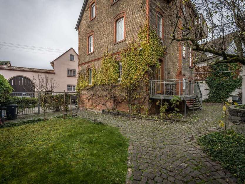Haus zum Mieten in Wiesbaden 2.999 € 220 m²