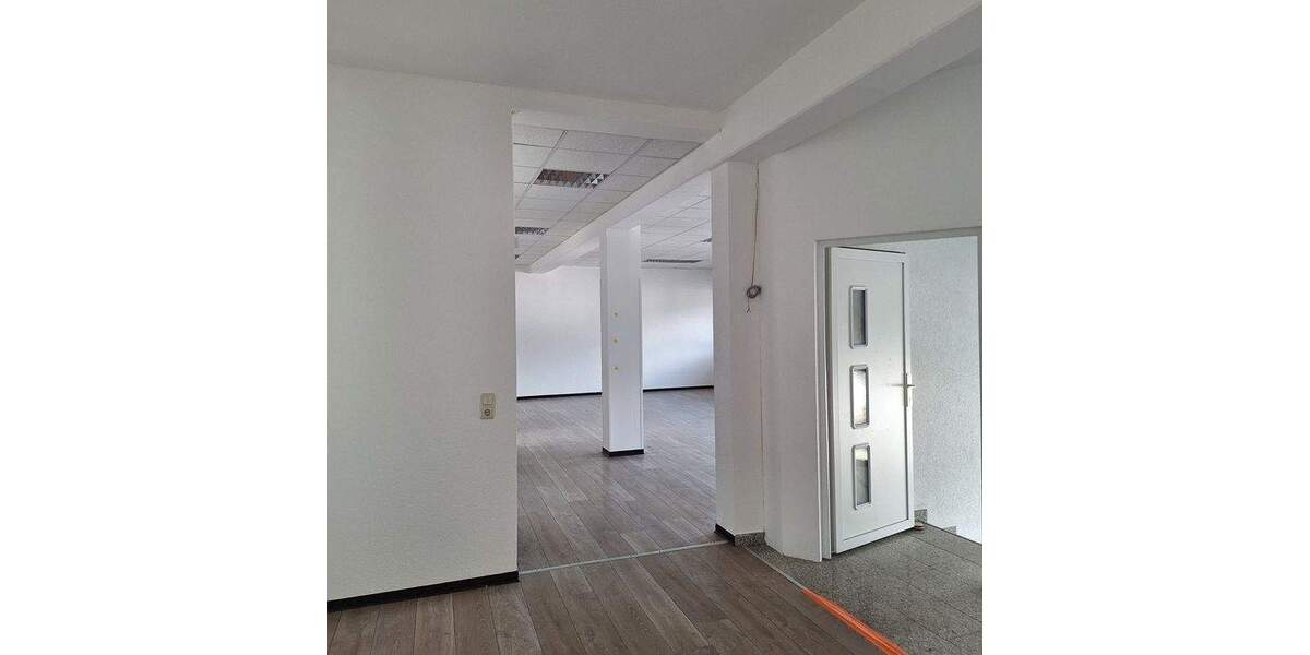 61381 Friedrichsdorf - Gewerbeobjekt (Büro- + Hallenflächen) ca. 1.440 m² Nfl., Areal rd. 3.300 m² zimmer