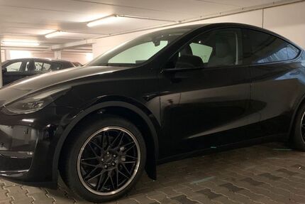 Tesla Model Y 25.600 km 39.500 € Frankfurt 60438