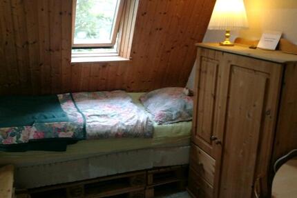 voll möbliertes Zimmer nicht weit von Flughafen ist frei 1 zimmer