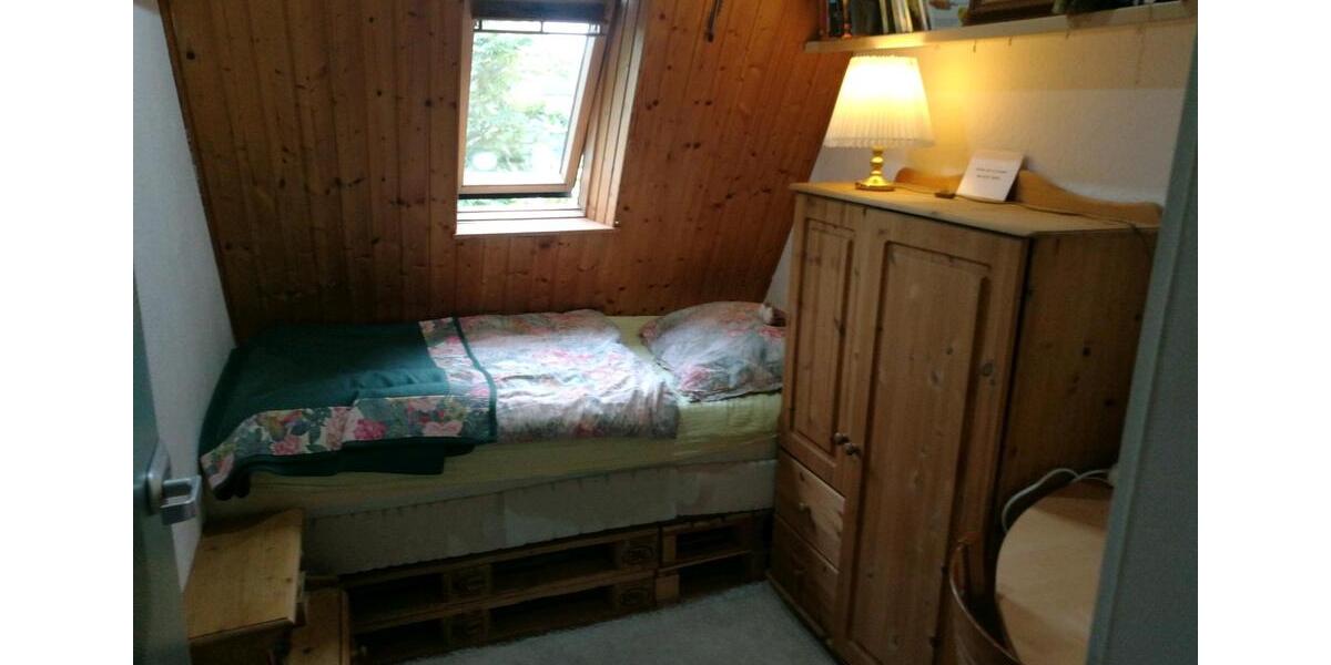 voll möbliertes Zimmer nicht weit von Flughafen ist frei 1 zimmer