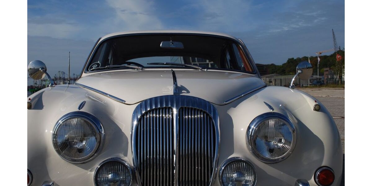 Jaguar Daimler 77.000 km 15.799 &euro; Frankfurt 60385