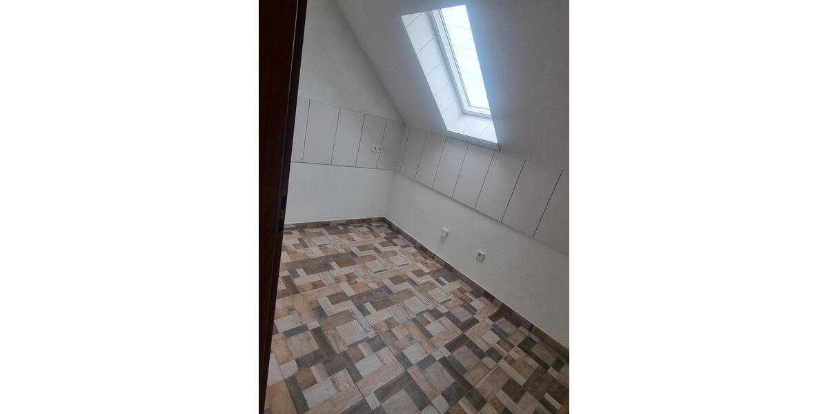Dachgeschoßwohnung Erzhausen - 3 Zimmer, 68 m&sup2;, 930&euro; | Angebot:26413022