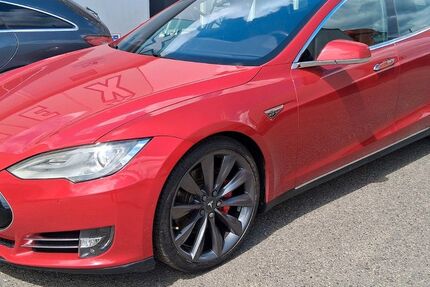 Tesla Model S 204.781 km 19.992 &euro; Frankfurt/Main 60386