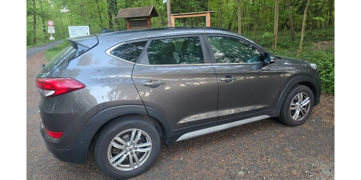 Hyundai TUCSON 181.000 km 12.299 &euro; Rüsselsheim 65428