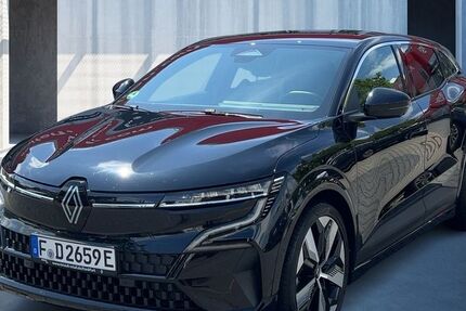 Renault Megane E-TECH 26.732 km 25.510 &euro; Frankfurt / Main 60314