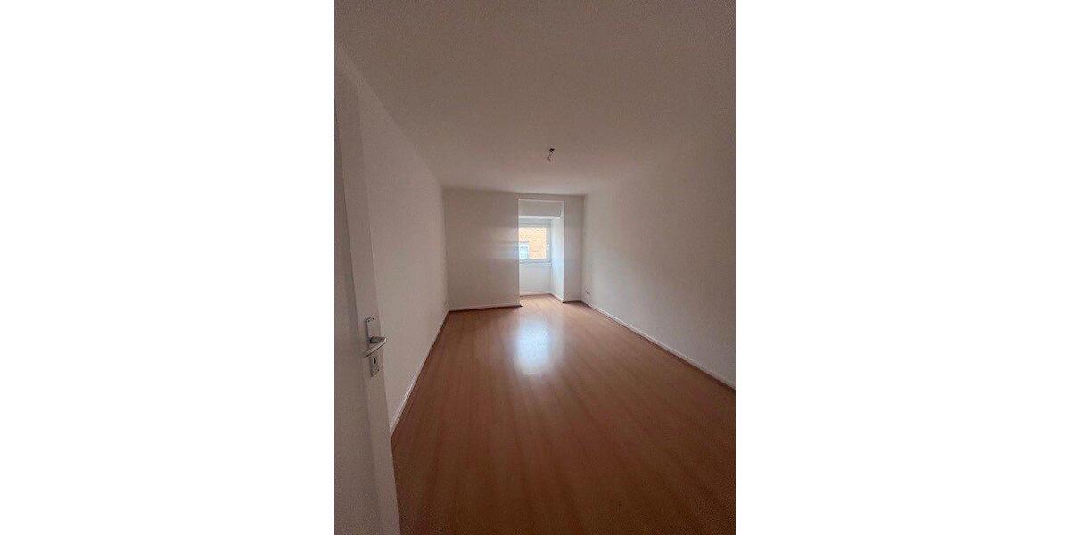 Dachgeschoßwohnung Frankfurt am Main Unterliederbach - 3 Zimmer, 87 m&sup2;, 800&euro; | Angebot:26386400