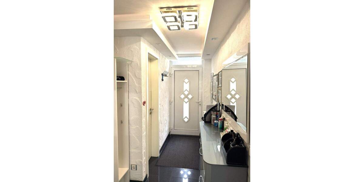 Frankfurt | Exklusives Einfamilienhaus mit Sauna, Kamin & Wintergarten – Privat 5 zimmer