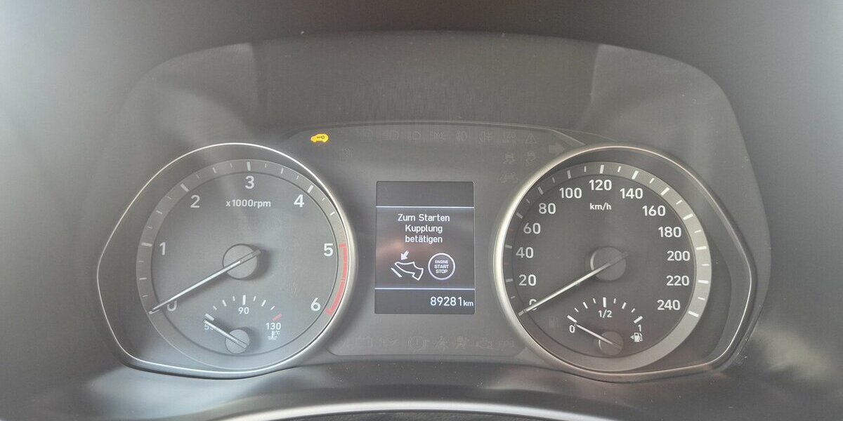 Hyundai i30 YES! Plus Navigation, Panoramadach, LED, Sport 89.202 km 12.890 &euro; Rodgau 63110