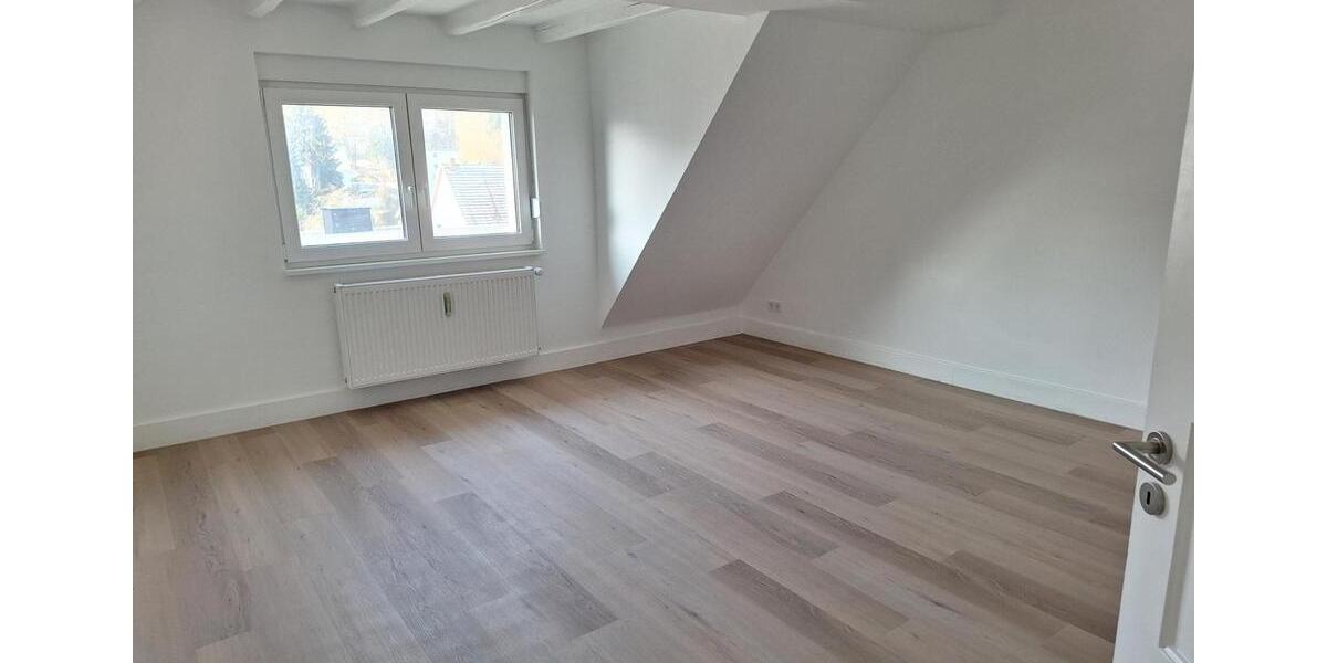 Dachgeschoßwohnung Hofheim am Taunus - 4 Zimmer, 98 m&sup2;, 1.420&euro; | Angebot:25752446