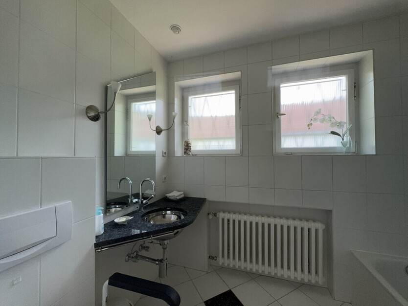 *Bungalow in ruhiger Wohnlage mit Erweiterungs- oder Neubaupotenzial*