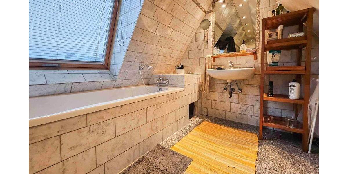 Exklusiver Maisonette-Lifestyle mitten in Bornheim mit eigener Garage & Stellplatz 3 zimmer