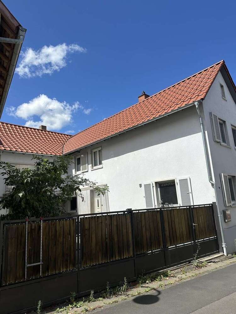 Haus zum Mieten in Ober-Mörlen 1.350 € 135 m²